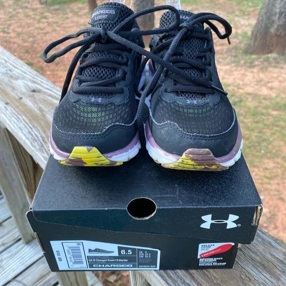 Under Armour Charged Assert 9 Running Shoes - Picture 1 of 12